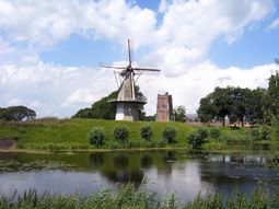 Wandelcafé Woudrichem Groesplaat & stadswandeling. Wandelen singles 40+50+60+ NIEUW!