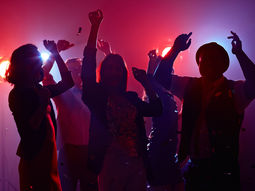 Pasen XL-SingleParty met LIVE Band! & diner, hotel Wageningen. Feest singles 40+50+60+