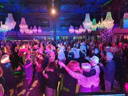 OUD & NIEUW XXL Singlesfeest + diner/ overnachting Wageningen.