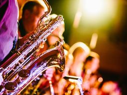 Muziek middag in Renkum. Band Lianne & Friends 