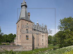 Dag van het kasteel. Digitaal/ fiets/ wandel langs kasteel samen.