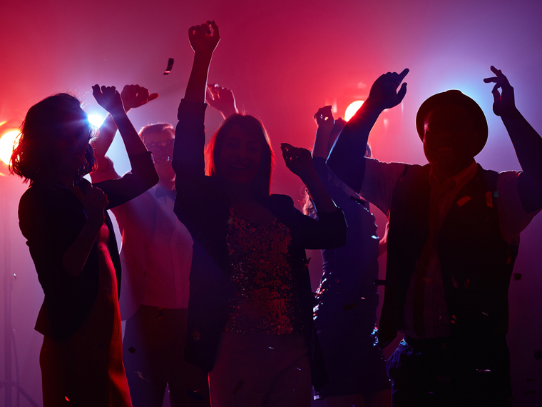 Pasen XL-SingleParty met LIVE Band! & diner, hotel Wageningen. Feest singles 40+50+60+