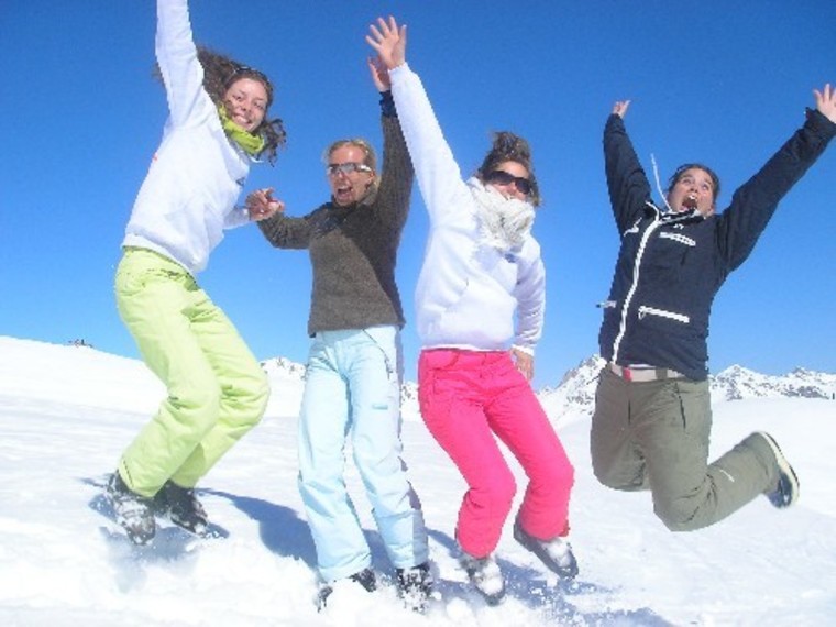 Wintersport singles, yoga en dansen. Zwitserland.