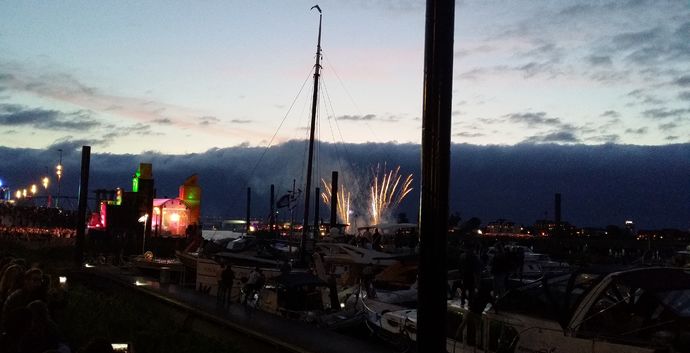 Vierdaagsefeesten Nijmegen. Inhalen lopers / Veel leuke muziek! Ga je mee?