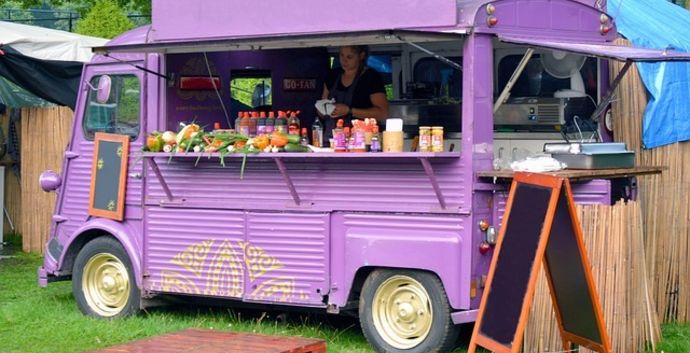 Foodtruck Festijn, eten en artiesten in Kaatsheuvel