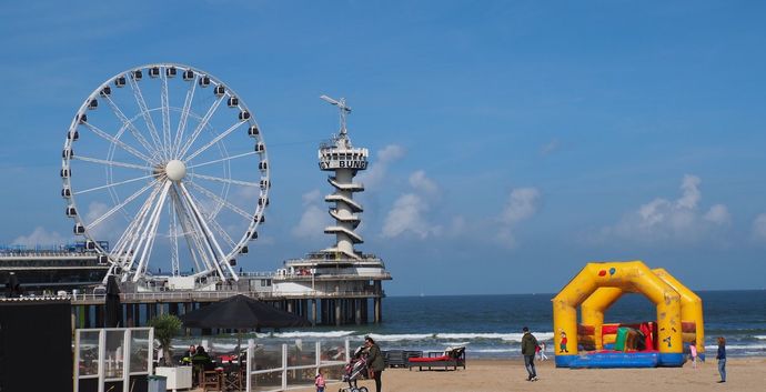 Wandelen strand en duinen Scheveningen met singles.