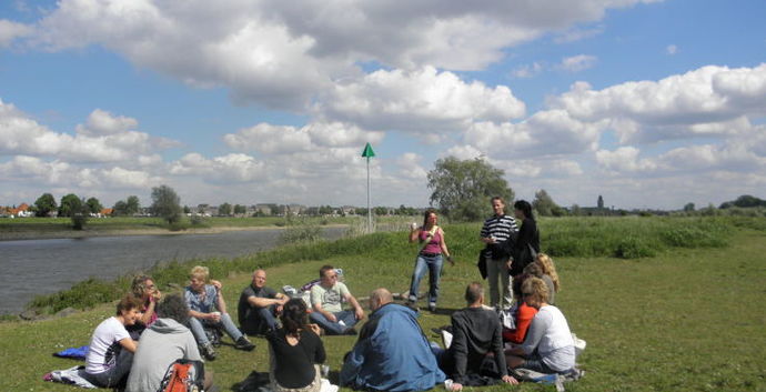 Wandelen e/o diner singles Wageningen. Arboretum Belmonte, stuwwal en langs de Rijn.