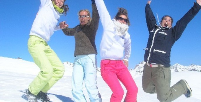 Wintersport singles, yoga en dansen. Zwitserland.